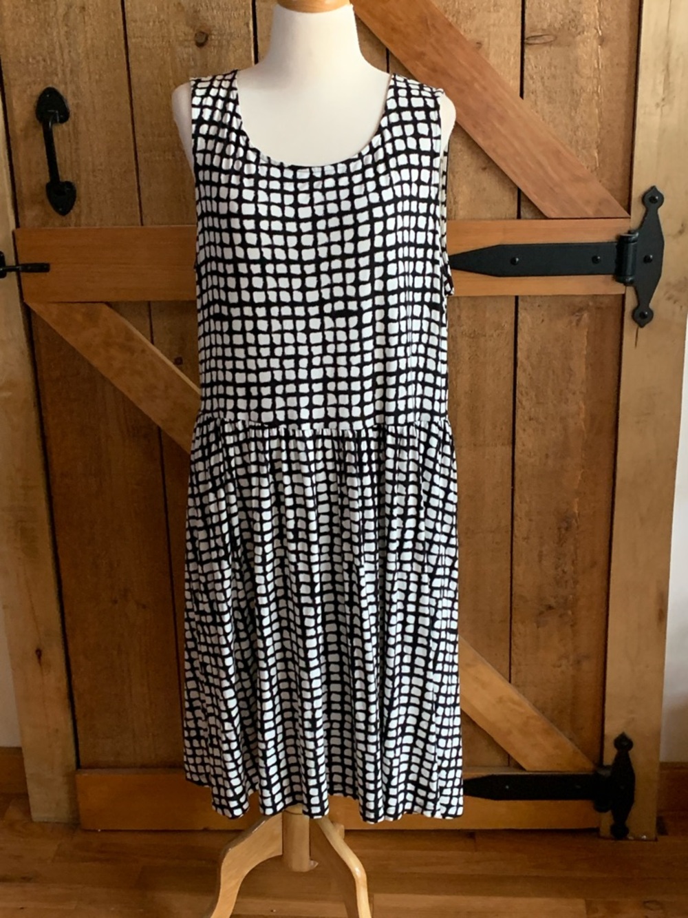 Sleeveless Black and White Grid Midi Hi-Lo Soft Dress Size 1X POCKETS!